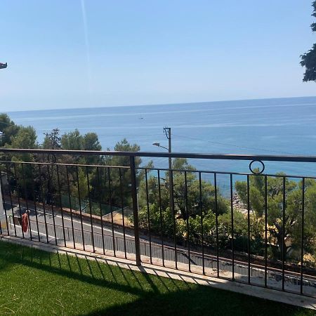 La Terrazza Nel Blu Lägenhet Imperia Exteriör bild