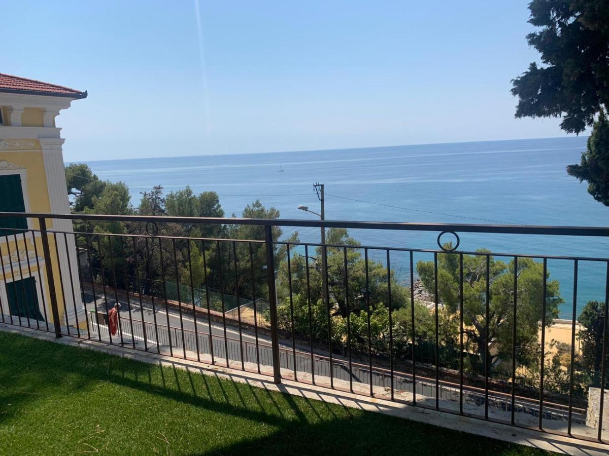 La Terrazza Nel Blu Lägenhet Imperia Exteriör bild